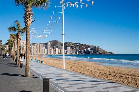 playas nudistas cerca de benidorm|Descubre las mejores playas nudistas de Benidorm para disfrutar。